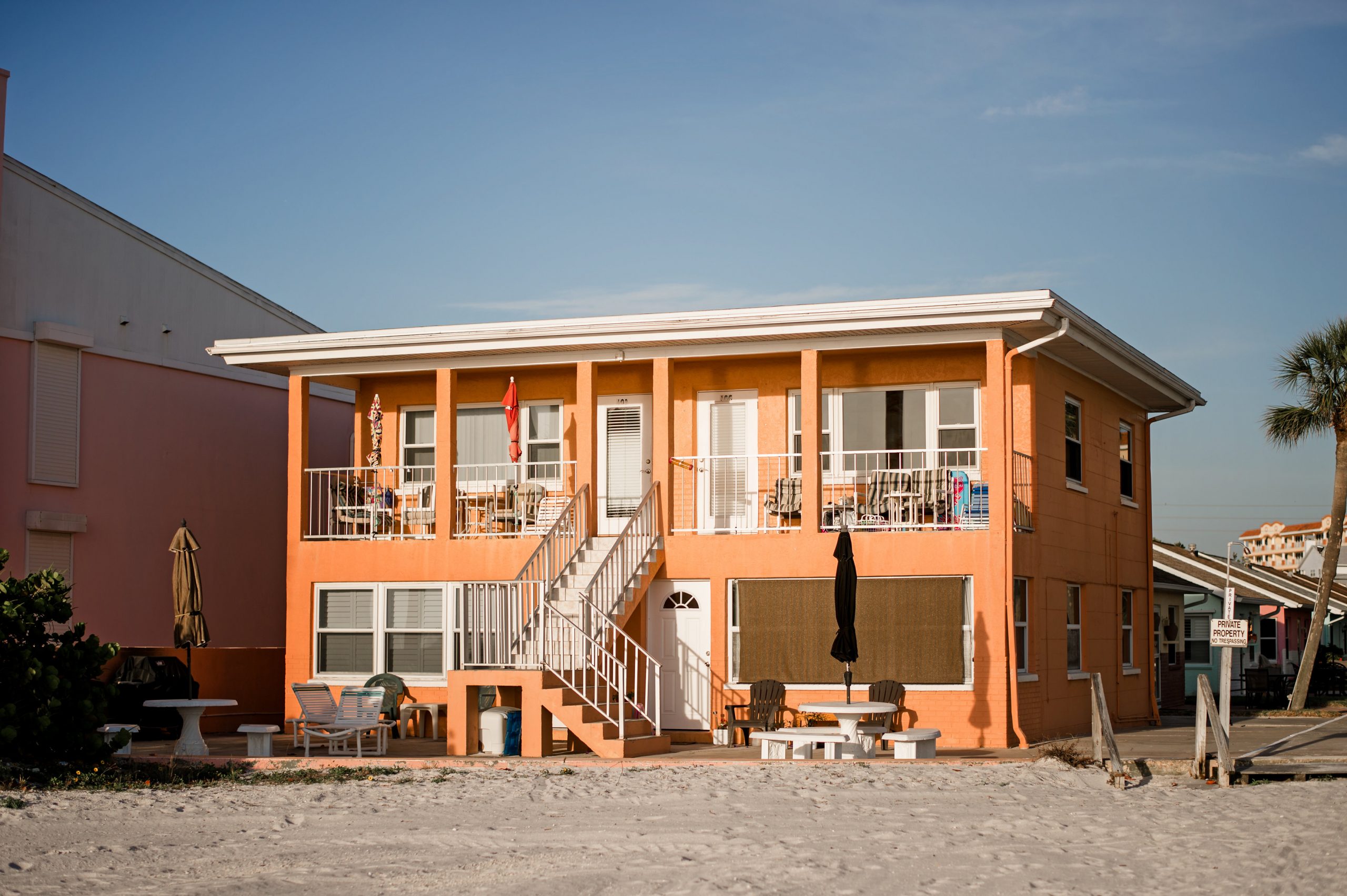 Florida Shores Units 10B, 10C & 10D - Florida beach vacation rentals directly on the Gulf of Mexico located in Redington Shores, Florida.